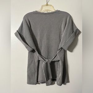 Express tie back or front women’s shorts sleeved top / size medium